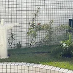 Ap dos Sonhos!!! Ótima localização. Varanda com chuveiro privativo.