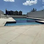 Ap dos Sonhos!!! Ótima localização. Varanda com chuveiro privativo.