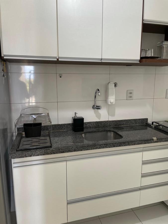 Ap Dos Sonhos!!! Otima Localizacao. Varanda Com Chuveiro Privativo. Apartamento