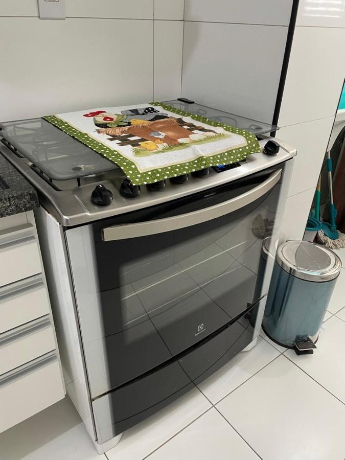 Apartamento Ap Dos Sonhos!!! Otima Localizacao. Varanda Com Chuveiro Privativo.