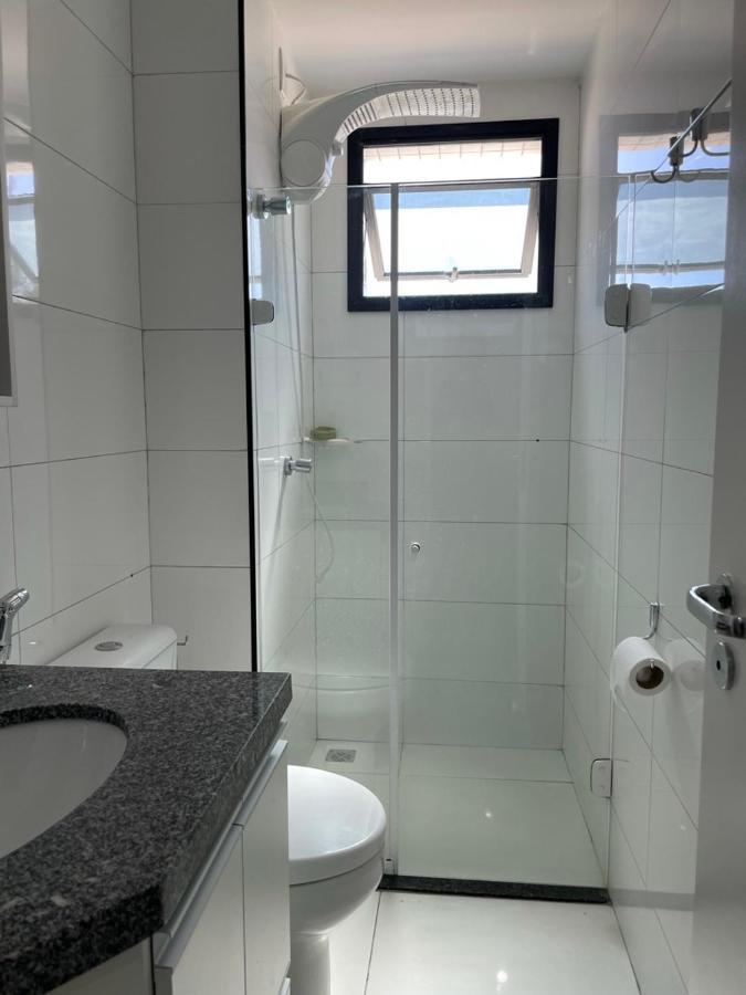 Apartamento Ap Dos Sonhos!!! Otima Localizacao. Varanda Com Chuveiro Privativo. *